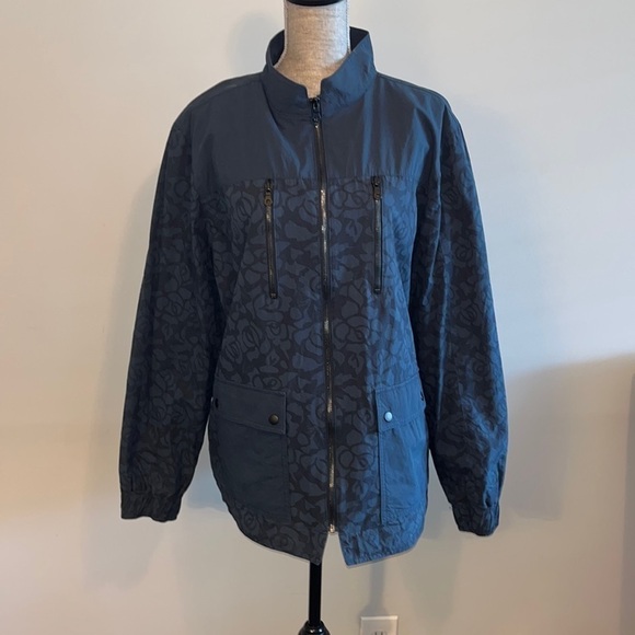 Wolf & Man blue/light blue jacket w/zipper & snap pockets. Excellent condition - Picture 1 of 9